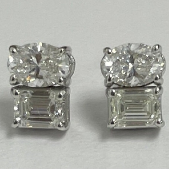 Oval and Emerald Cut Natural Diamond Stud Earring. Gift for her, for anniversary - Picture 3 of 5